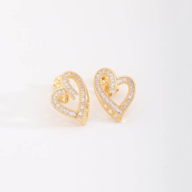 BX-0104 BRINCO BANHADO A OURO 18K DE CORAÇÃO COM DETALHES EM ZIRCÔNIA BAGUETE