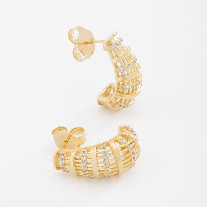 BX-0204 BRINCO ARGOLA BANHADO A OURO 18K COM DESIGN EM CAMADAS E DETALHES EM ZIRCÔNIAS