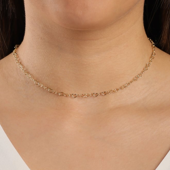 CH-0005 CHOKER BANHADA A OURO 18K COM CORRENTE DELICADA E ELOS EM FORMATO DE CORAÇÃO