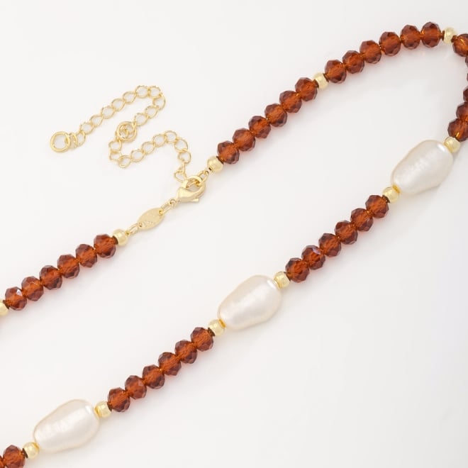 CH-0311 COLAR COM CRISTAIS FACETADOS NA COR MARROM E DETALHES EM PÉROLAS