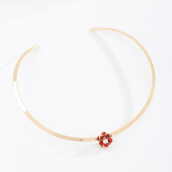 CH-0343 CHOKER DE ARO BANHADA A OURO 18K COM PINGENTE DE FLOR.