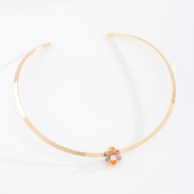 CH-0343 CHOKER DE ARO BANHADA A OURO 18K COM PINGENTE DE FLOR.