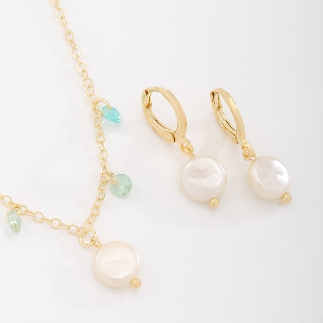 CI-00075 CONJUNTO COM DETALHES EM PÉROLAS E PINGENTES COLORIDOS