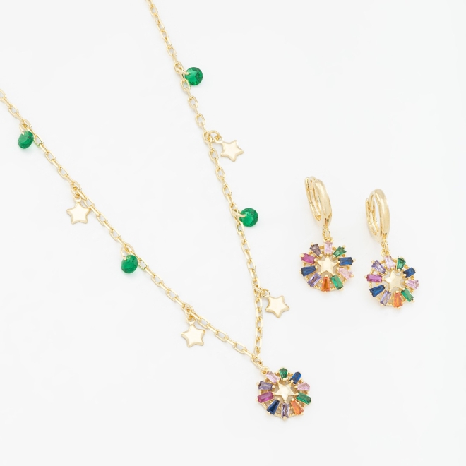 CJ-00137 CONJUNTO BANHADO A OURO 18K COM COLAR E BRINCOS COM PINGENTE EM FORMATO DE ESTRELA CRAVEJADA EM ZIRCÔNIAS.