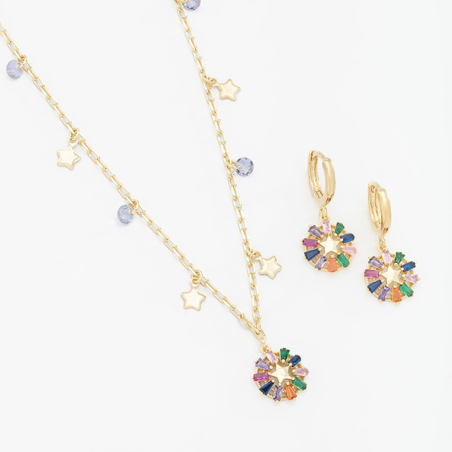 CJ-00137 CONJUNTO BANHADO A OURO 18K COM COLAR E BRINCOS COM PINGENTE EM FORMATO DE ESTRELA CRAVEJADA EM ZIRCÔNIAS.