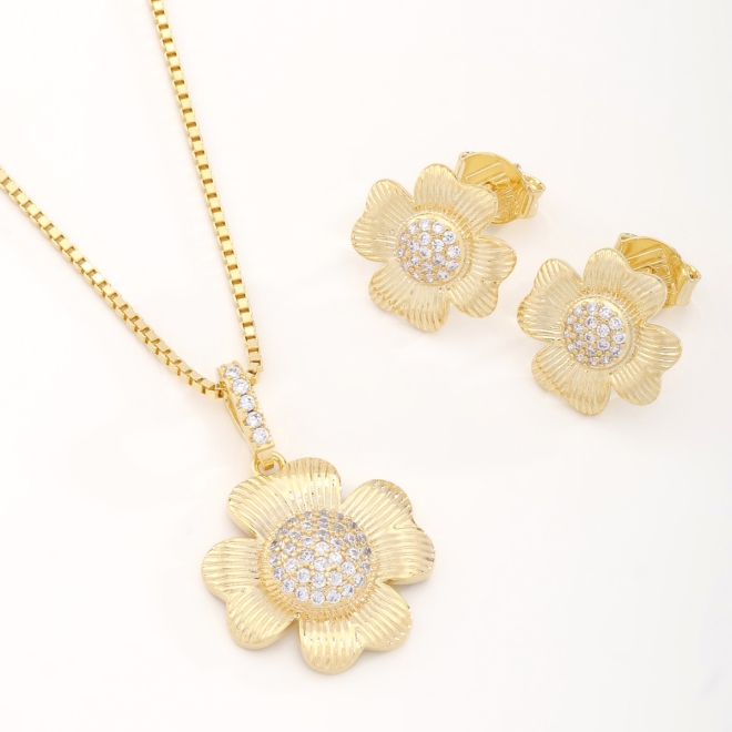 CJ-00324 CONJUNTO BANHADO A OURO 18K COM DESIGN DE FLOR E DETALHES CRAVEJADOS