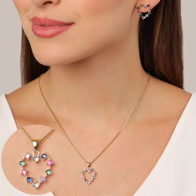 CJS-00113 CONJUNTO BANHADO A OURO 18K COM CORAÇÃO CRAVEJADO EM ZIRCÔNIAS COLORIDAS