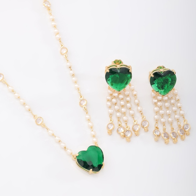 CJX-00029 CONJUNTO COM DETALHES EM PÉROLAS E ZIRCÔNIAS LAPIDADAS