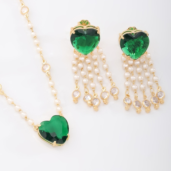 CJX-00029 CONJUNTO COM DETALHES EM PÉROLAS E ZIRCÔNIAS LAPIDADAS