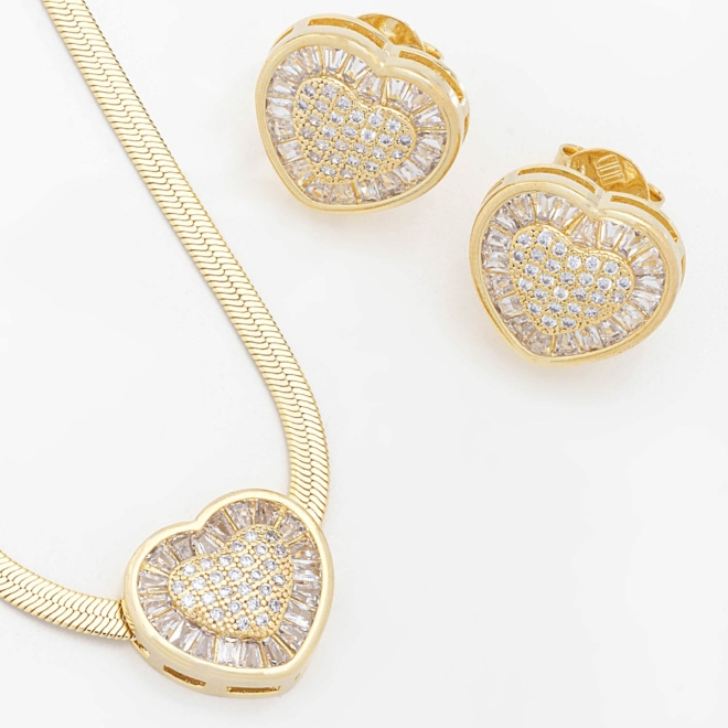 CJX-00139 CONJUNTO BANHADO A OURO 18K COM DESIGN EM FORMATO DE CORAÇÃO