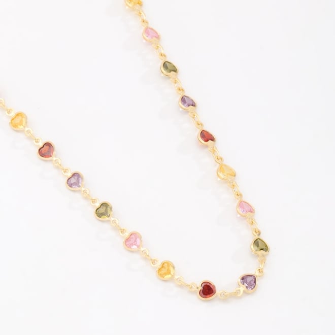 CX-0014 CHOKER BANHADA A OURO 18K COM CORRENTE DELICADA E PINGENTES DE CORAÇÃO COM ZIRCÔNIAS.