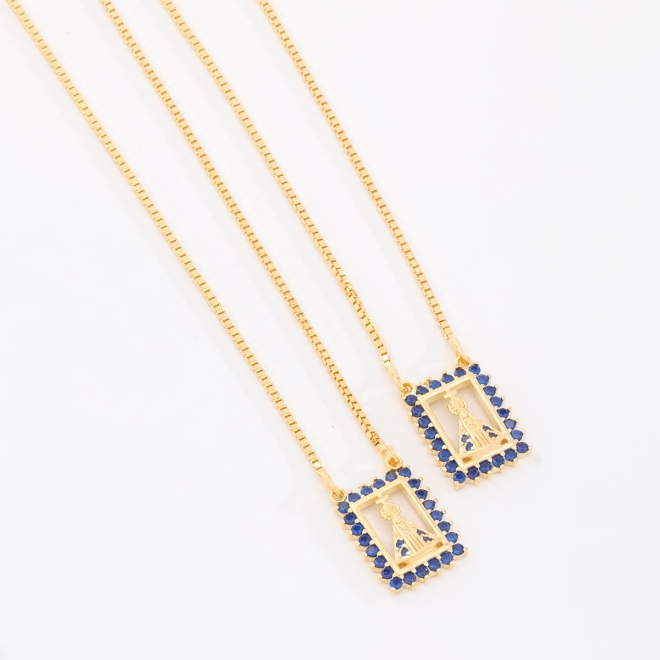 ES-0024 ESCAPULÁRIO BANHADO A OURO 18K DE N. S. AP. CRAVEJADOS EM ZIRCÔNIAS AZUIS