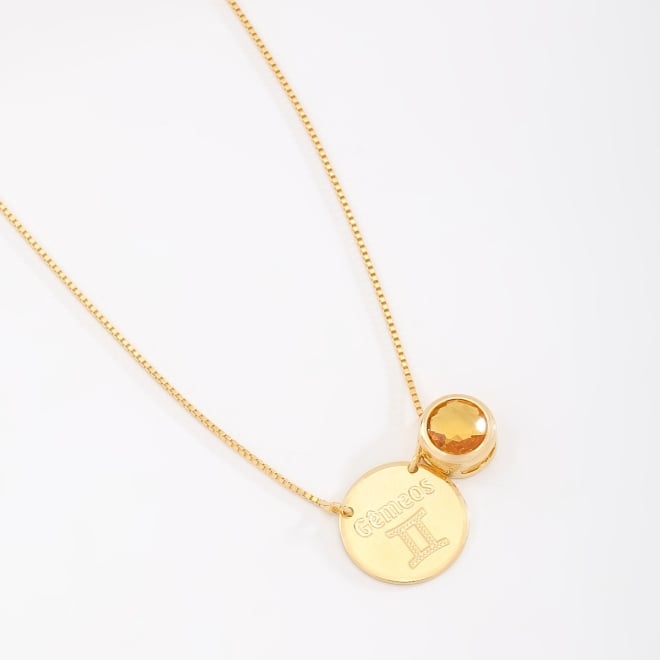 ES-0042 ESCAPULÁRIO BANHADO A OURO 18K COM PINGENTE DUPLO DE SIGNOS E ZIRCÔNIA COLORIDA