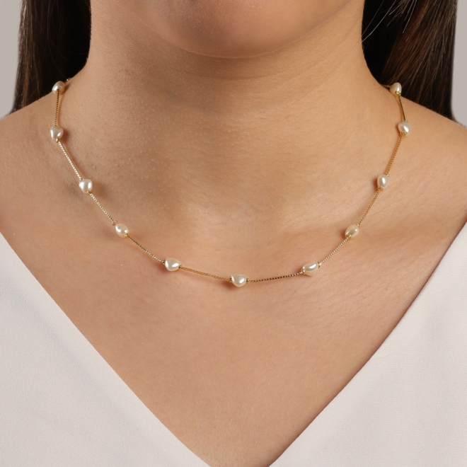 GR-00015 COLAR BANHADO A OURO 18K COM CORRENTE DELICADA E MINI CORAÇÕES EM PÉROLA