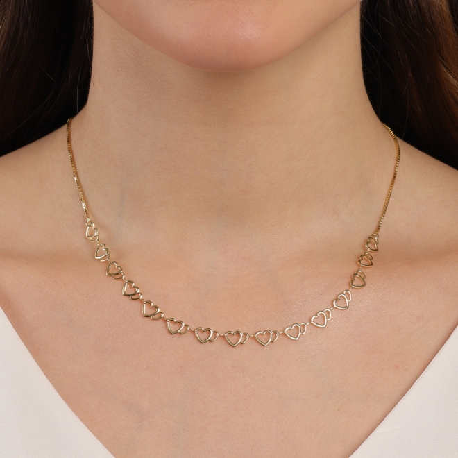 GR-00054 COLAR BANHADO A OURO 18K COM DETALHES EM CORAÇÕES VAZADOS