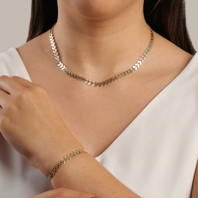 GR-00057 COLAR COM DETALHE EM FORMATO DE FOLHAS