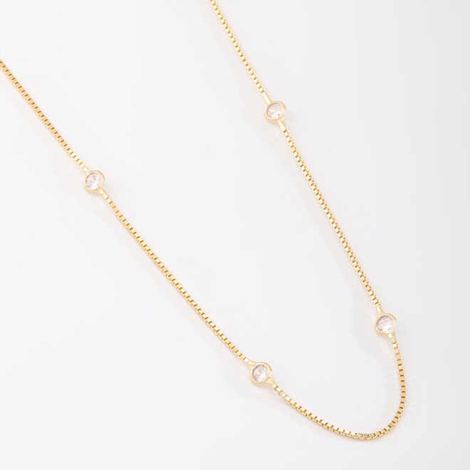 GR-00220 COLAR LONGO BANHADO A OURO 18K COM PONTOS DE LUZ EM ZIRCÔNIAS AO LONGO DA CORRENTE