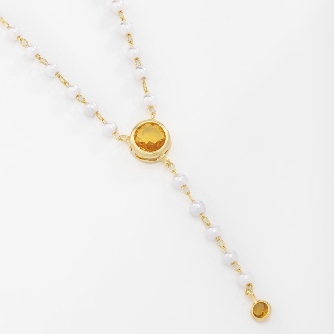 GR-00493 COLAR BANHADO A OURO 18K MODELO GRAVATINHA COM DETALHES EM PÉROLAS