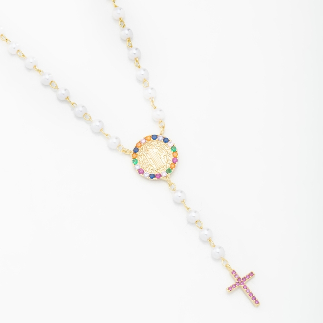 GR-00838 COLAR BANHADO A OURO 18K ESTILO TERÇO COM DETALHES EM PÉROLAS E MEDALHA DE SÃO BENTO