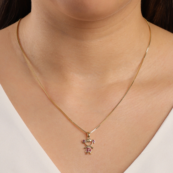 GR-00844 COLAR BANHADO A OURO 18K COM PINGENTE DE MENINA EM ZIRCÔNIAS