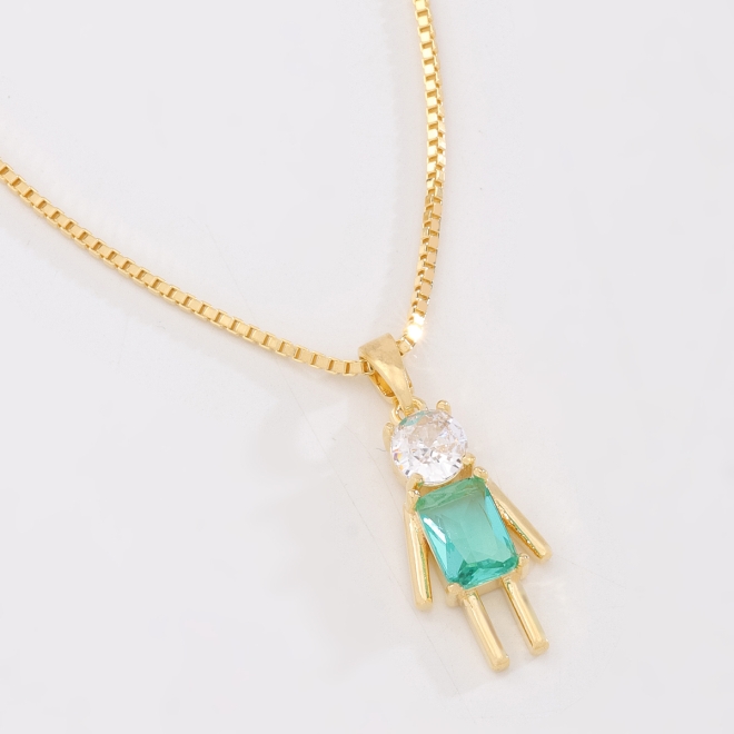 GR-00858 COLAR BANHADO A OURO 18K COM PINGENTE DE MENINO E DETALHES EM ZIRCÔNIAS