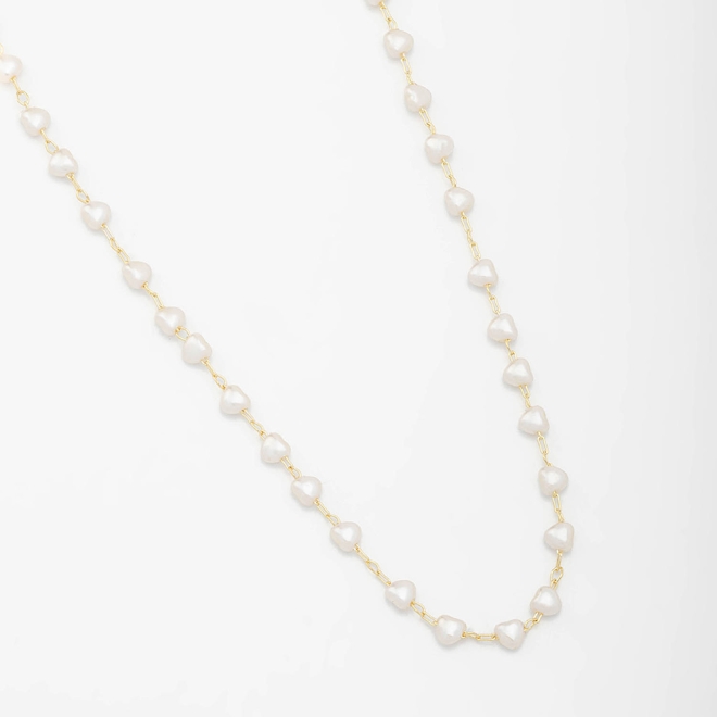 GR-00929 COLAR LONGO BANHADO A OURO 18K COM CORRENTE EM ELOS DELICADOS E MINI CORAÇÕES DE PÉROLA