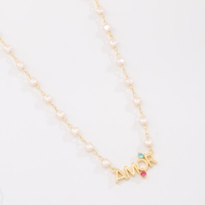 GR-00931 COLAR BANHADO A OURO 18K COM PÉROLAS DE CORAÇÃO E PINGENTE AMOR