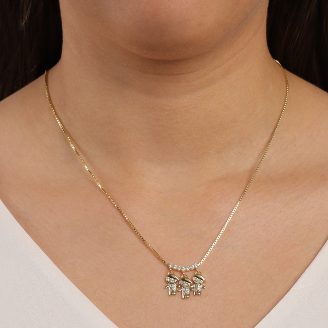 GR-01111 COLAR BANHADO A OURO 18K COM TRÊS PINGENTES DE MENINO CRAVEJADOS