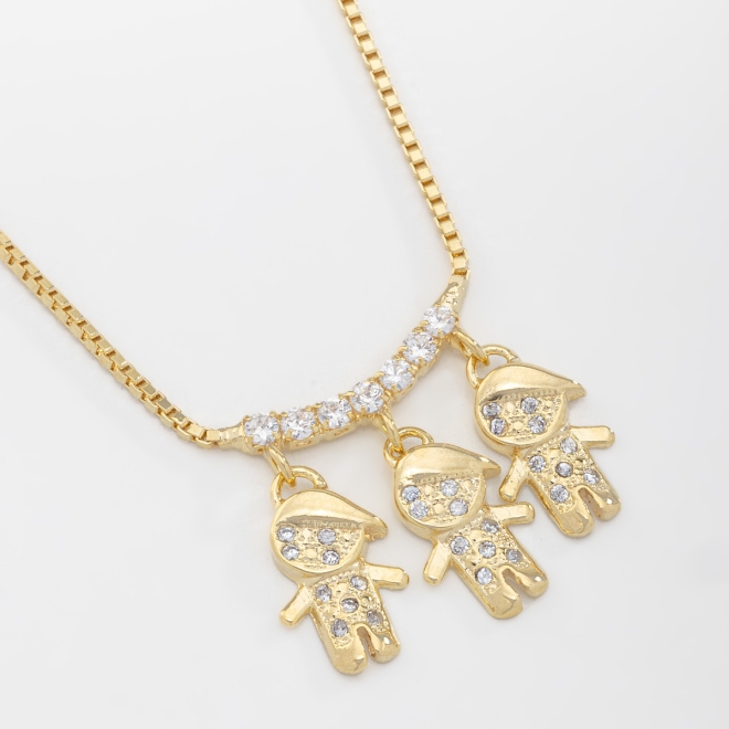 GR-01111 COLAR BANHADO A OURO 18K COM TRÊS PINGENTES DE MENINO CRAVEJADOS