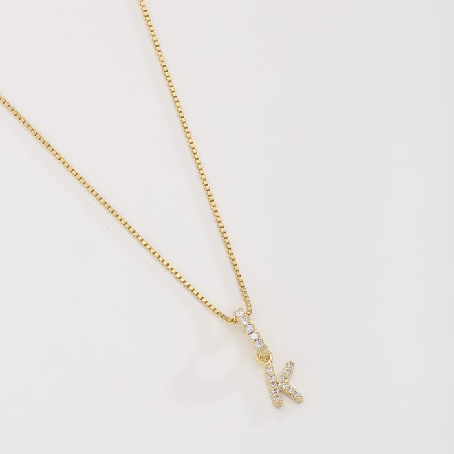 GR-01241-GARGANTILHA COM LETRA CRAVEJADA EM ZIRCÔNIAS
