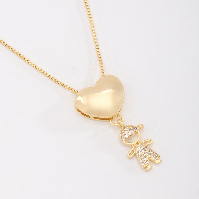 GR-01360 COLAR BANHADO A OURO 18K COM PINGENTE DE CORAÇÃO E MENINO CRAVEJADO
