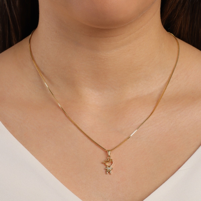 GR-01418-GARGANTILHA MENINO COM BONÉ E ZIRCÔNIA