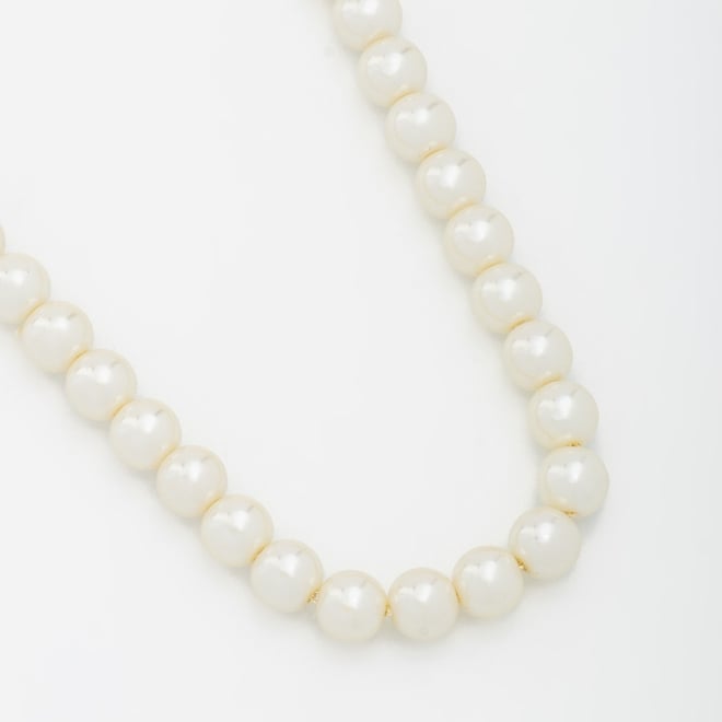 GR-01455 COLAR DE PÉROLAS BANHADO A OURO 18K COM DESIGN CLÁSSICO E ATEMPORAL