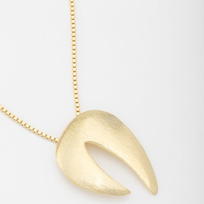 GR-01516 COLAR BANHADO A OURO 18K GRAVATA COM PINGENTE ORGÂNICO