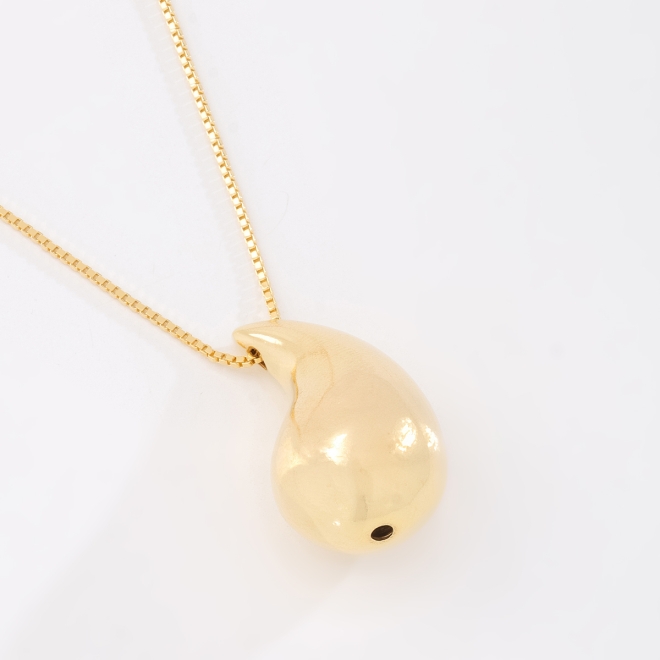 GR-01574 COLAR BANHADO A OURO 18K COM PINGENTE ORGÂNICO POLIDO EM FORMATO FLUIDO