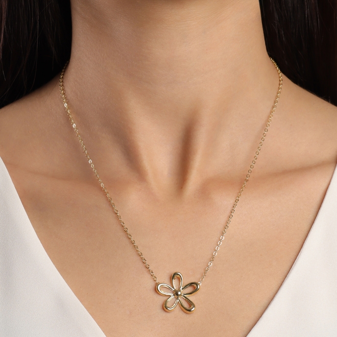 GR-01608 COLAR BANHADO A OURO 18K COM PINGENTE EM FORMATO DE FLOR COM DESIGN VAZADO