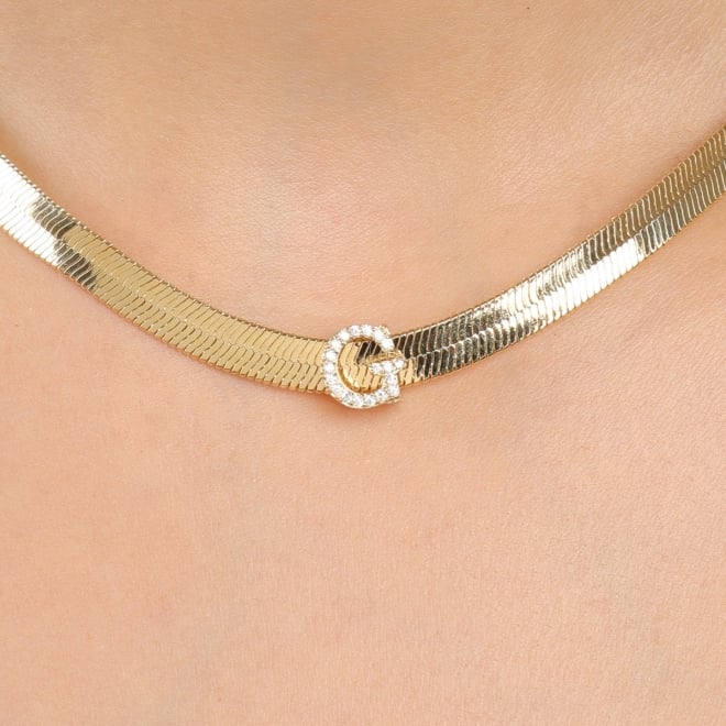 GR-01672 COLAR BANHADO A OURO 18K COM CORRENTE FITA LAMINADA E PINGENTE DE LETRA CRAVEJADO