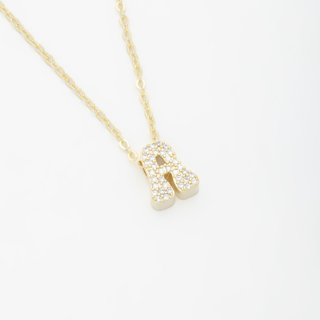 GR-01740 COLAR BANHADO A OURO 18K COM PINGENTE DE LETRA CRAVEJADO EM ZIRCÔNIAS