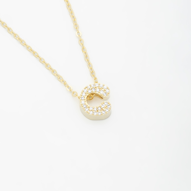 GR-01740 COLAR BANHADO A OURO 18K COM PINGENTE DE LETRA CRAVEJADO EM ZIRCÔNIAS