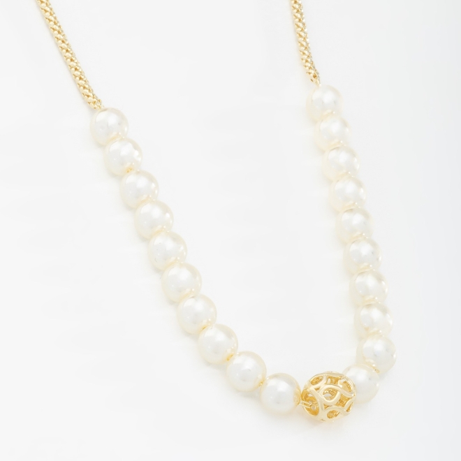 GR-01765 COLAR BANHADO A OURO 18K COM PÉROLAS DE 8 MM E ESFERA VAZADA CENTRAL