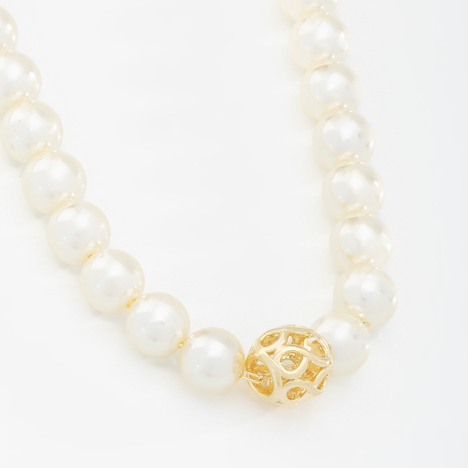 GR-01765 COLAR BANHADO A OURO 18K COM PÉROLAS DE 8 MM E ESFERA VAZADA CENTRAL