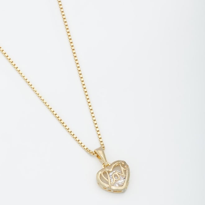 GR-01768 COLAR COM PINGENTE DE CORAÇÃO VAZADO E DETALHE LOVE EM ZIRCÔNIAS