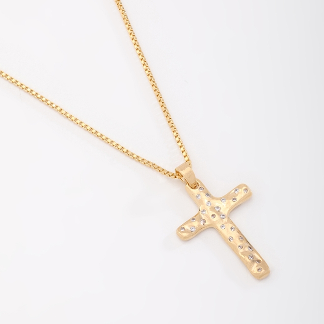 GR-01832 COLAR BANHADO A OURO 18K COM PINGENTE DE CRUZ COM DETALHES EM ZIRCÔNIAS