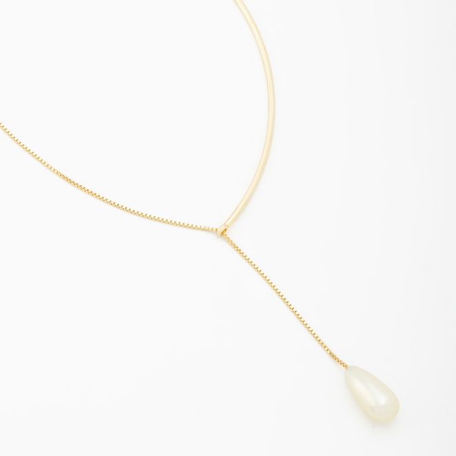 GR-01857-COLAR COM DESIGN MODERNO E PINGENTE EM PÉROLA FORMATO DE GOTA 