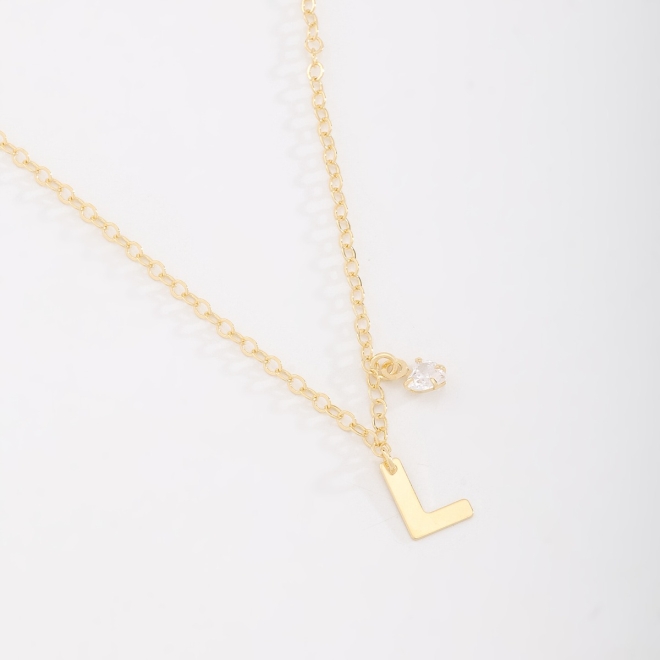GR-02037 COLAR BANHADO A OURO 18K COM PINGENTE DE LETRA E DETALHE EM ZIRCÔNIA