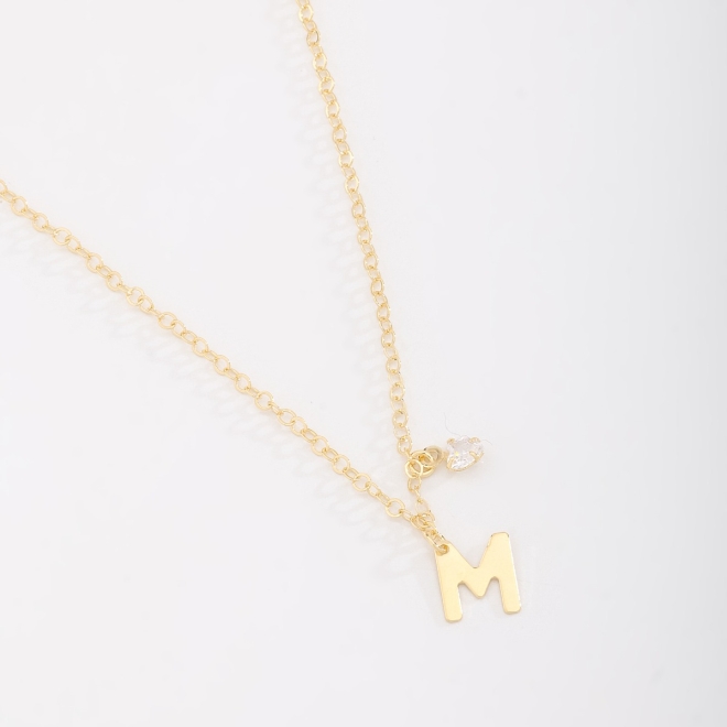 GR-02037 COLAR BANHADO A OURO 18K COM PINGENTE DE LETRA E DETALHE EM ZIRCÔNIA