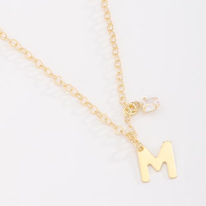 GR-02037 COLAR BANHADO A OURO 18K COM PINGENTE DE LETRA E DETALHE EM ZIRCÔNIA