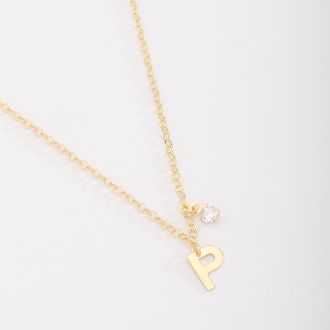 GR-02037 COLAR BANHADO A OURO 18K COM PINGENTE DE LETRA E DETALHE EM ZIRCÔNIA