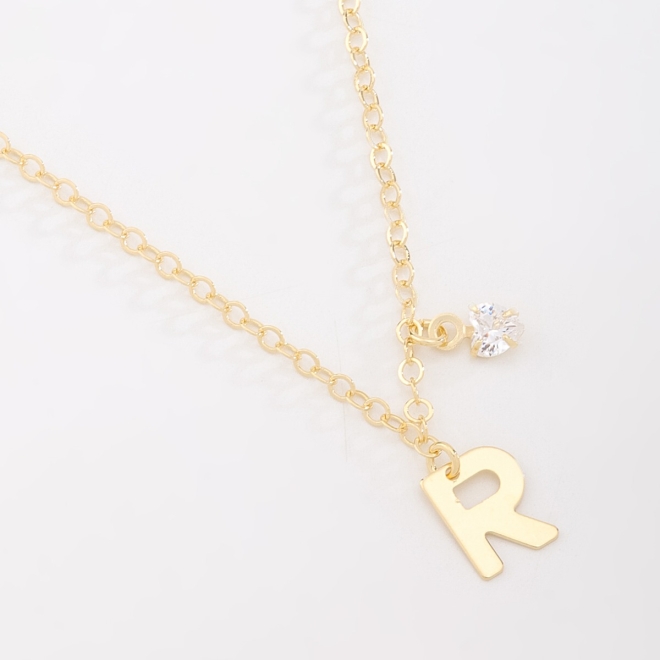 GR-02037 COLAR BANHADO A OURO 18K COM PINGENTE DE LETRA E DETALHE EM ZIRCÔNIA