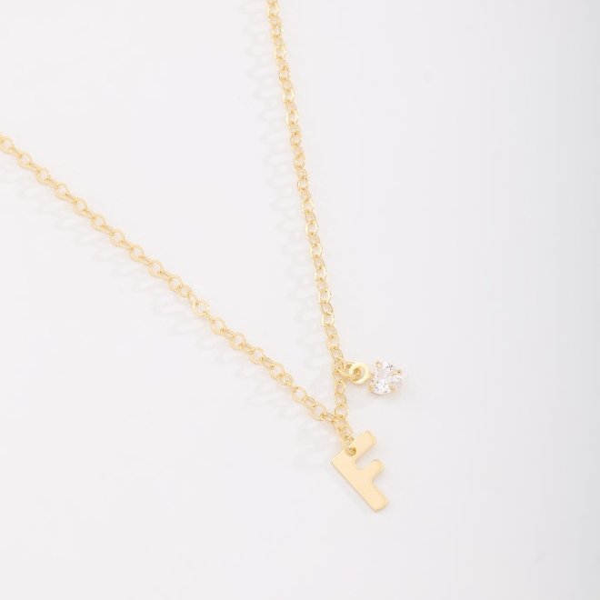 GR-02037 COLAR BANHADO A OURO 18K COM PINGENTE DE LETRA E DETALHE EM ZIRCÔNIA